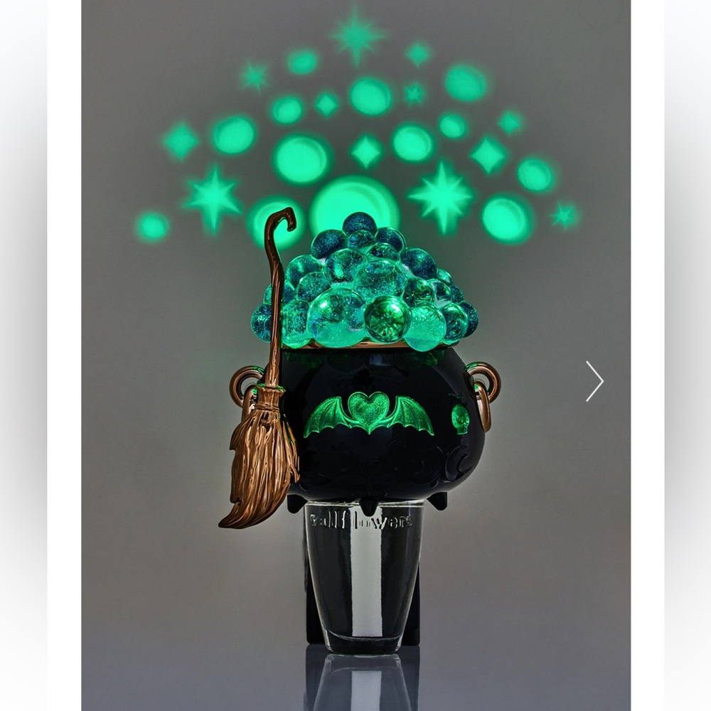 Bath and Body Works Black Cauldron Wallflower Plug